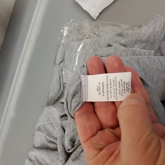 L love gray top large NWT - Picture 7 of 8